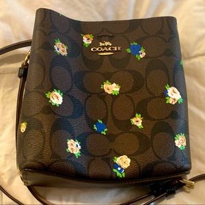 COPY - Coach Mini Town Bucket Bag in Signature Canvas with Vintage Mini Rose Pr…